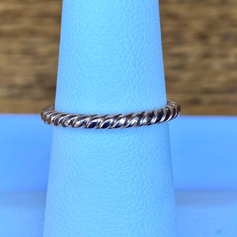 David Yurman 18k gold 2mm cable ring band